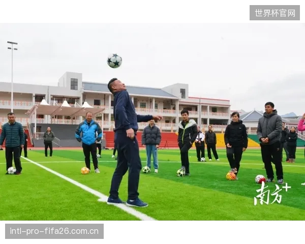 青训业务的过度商业化，使其偏离了足球普及的初衷，反而加剧了体育教育的不公